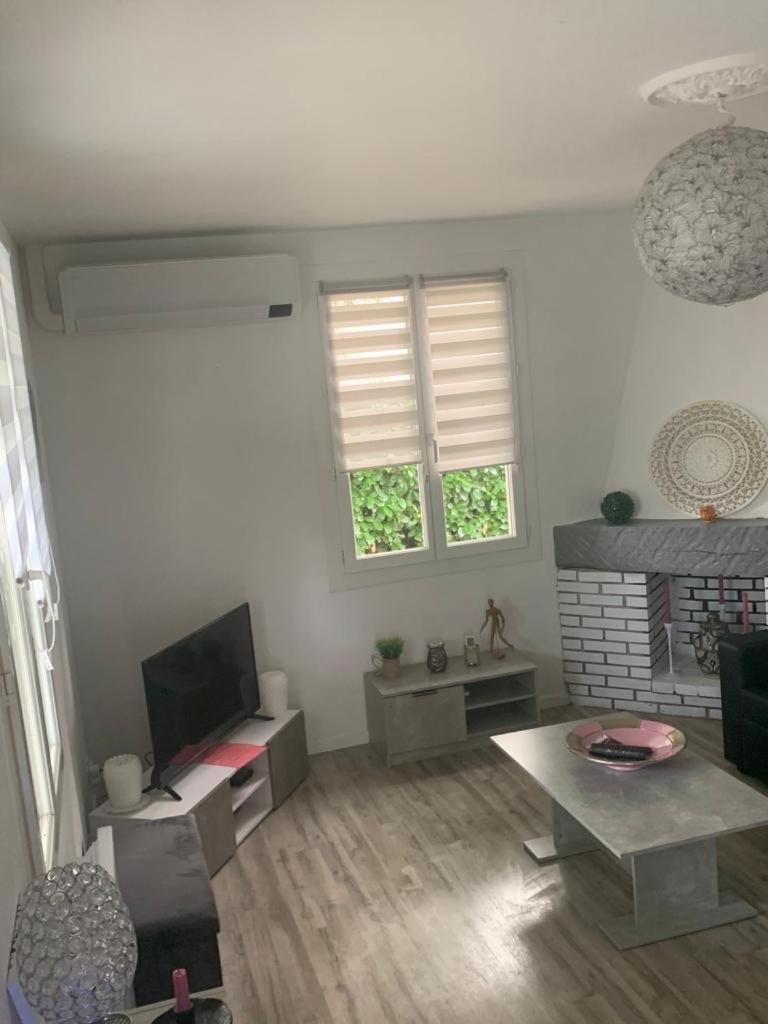 Jolie Villa Independante Climatisee 3 Chambres Tout Confort 6 Couchages, Piscine Chauffee 4 X 8 Disponible Selon Meteo De Mai A Fin Septembre, Jacuzzi 4 Places, Boulodrome Eclaire, Ping-Pong, Wifi, Proche Commerces Animaux Domestiques Sur Demande Bretenoux Exteriér fotografie