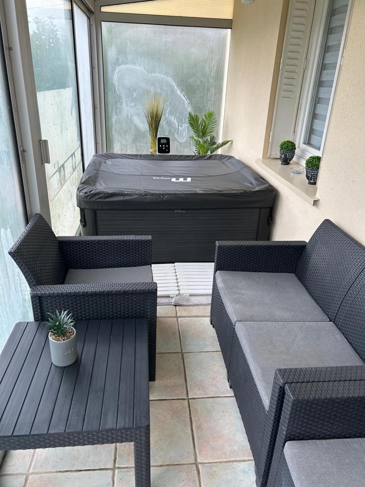Jolie Villa Independante Climatisee 3 Chambres Tout Confort 6 Couchages, Piscine Chauffee 4 X 8 Disponible Selon Meteo De Mai A Fin Septembre, Jacuzzi 4 Places, Boulodrome Eclaire, Ping-Pong, Wifi, Proche Commerces Animaux Domestiques Sur Demande Bretenoux Exteriér fotografie