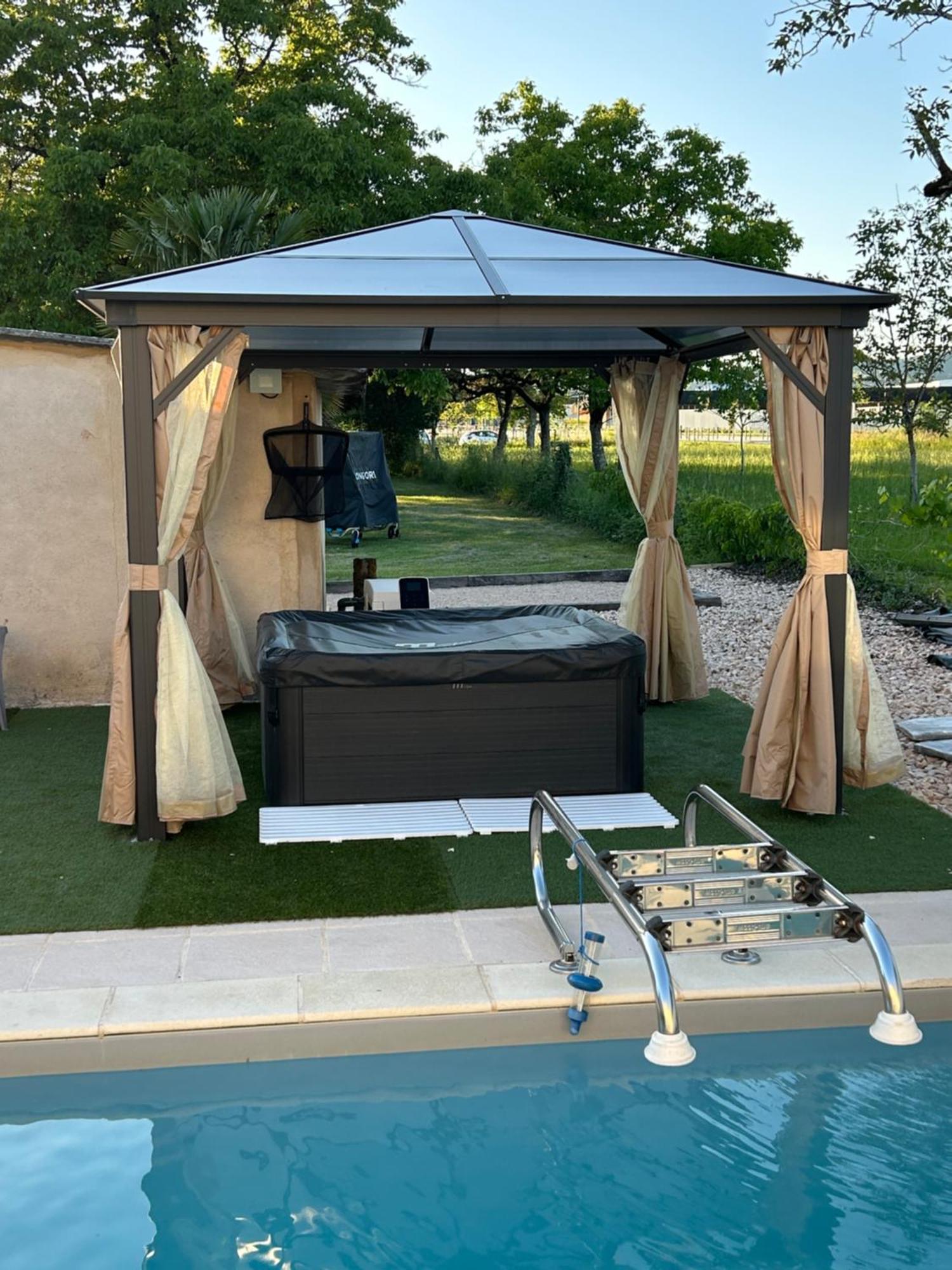 Jolie Villa Independante Climatisee 3 Chambres Tout Confort 6 Couchages, Piscine Chauffee 4 X 8 Disponible Selon Meteo De Mai A Fin Septembre, Jacuzzi 4 Places, Boulodrome Eclaire, Ping-Pong, Wifi, Proche Commerces Animaux Domestiques Sur Demande Bretenoux Exteriér fotografie