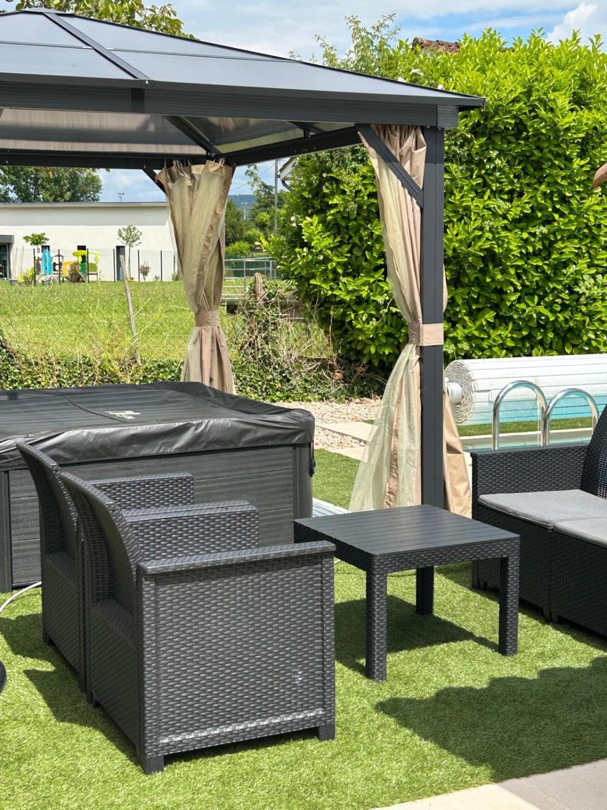 Jolie Villa Independante Climatisee 3 Chambres Tout Confort 6 Couchages, Piscine Chauffee 4 X 8 Disponible Selon Meteo De Mai A Fin Septembre, Jacuzzi 4 Places, Boulodrome Eclaire, Ping-Pong, Wifi, Proche Commerces Animaux Domestiques Sur Demande Bretenoux Exteriér fotografie